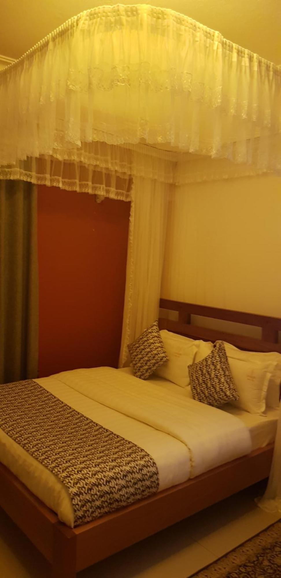 Fort Portal Fort Heights Homestay חדר תמונה